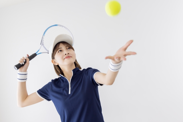 テニス肘（外側上顆炎）とは？痛みなどの症状や原因を解説