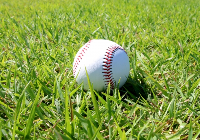 スポーツ外傷による膝の痛みで考えられる症状は？スポーツ障害との違いも解説
